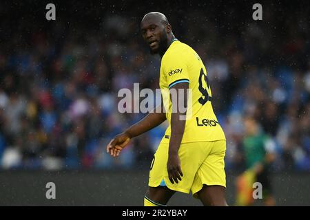 Napoli, Italia. 21st maggio, 2023. Romelu Lukaku del FC Internazionale guarda durante la Serie A match tra SSC Napoli e FC Internazionale allo Stadio Diego Armando Maradona, Napoli, Italia il 21 maggio 2023. Credit: Nicola Ianuale/Alamy Live News Foto Stock