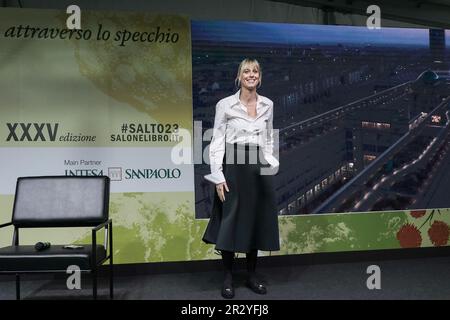 Torino, Italia. 20th maggio, 2023. La campionessa olimpica del nuoto Federica Pellegrina presenta la sua biografia con il libro 'Oro' alla Fiera Internazionale del Libro. (Foto di Bruno Brizzi/Pacific Press) Credit: Pacific Press Media Production Corp./Alamy Live News Foto Stock