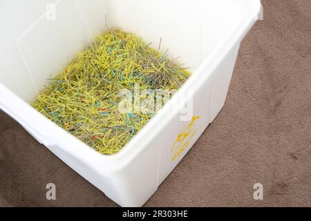 Aghi usati scartati al momento dell'agopuntura e della moxibustione Foto Stock