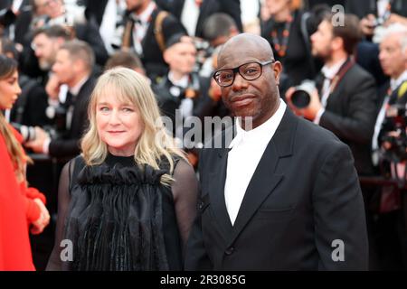 Cannes, Francia. 22nd maggio, 2023. CANNES, Francia su 18. MAGGIO 2023; Bianca Stigter e Steve McQueen partecipano al red carpet 'Indiana Jones and the Dial of Destiny' durante il 76th° festival annuale di Cannes al Palais des Festivals il 18 maggio 2023 a Cannes., foto e copyright immagini Thierry CARPICO/ATP (CARPICO Thierry/ATP/SPP) Credit: SPP Sport Press Photo. /Alamy Live News Foto Stock