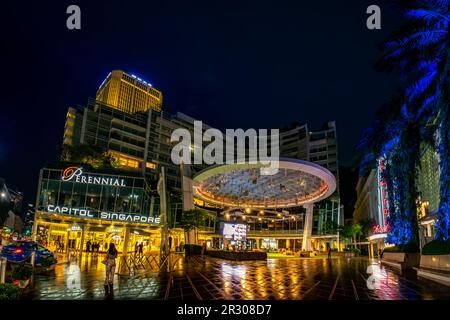 Capitol Singapore ospita un centro commerciale di prima qualità, l'iconico Capitol Theatre, il lussuoso Eden Residences Capitol e il Capitol Kempinski Hote Foto Stock