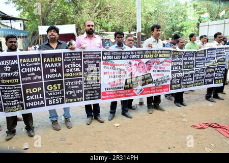 Il Congresso protesta contro il Bharatiya Janata Party, BJP, Mumbai, India, 26 maggio 2017 Foto Stock