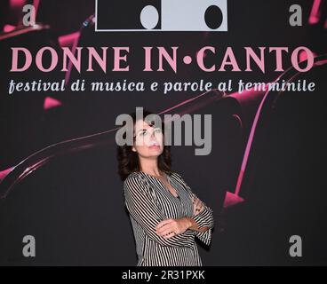 Milano, . 22nd maggio, 2023. Milano Parabiago, Italia Vanessa Gravina madrina di DONNE NEL CANTO con Ivana Francisci al piano show dedicato a Maria Callas nella foto:Vanessa Gravina Credit: Independent Photo Agency/Alamy Live News Foto Stock