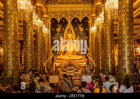 Die verehrte Buddha-Statua Phra Putthachinnarat im Sukhothai-Stil im Tempel Wat Phra si Rattana Mahathat, Phitsanulok, Thailandia, Asien | il famoso Foto Stock