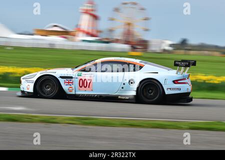 Aston Martin DBR9 007, Aston Martin DBR9, GT1 Demonstration, in pista una collezione di iconici piloti endurance dalla fine degli anni '90 all'inizio del 2000 Foto Stock