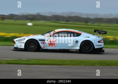 Aston Martin DBR9 007, Aston Martin DBR9, GT1 Demonstration, in pista una collezione di iconici piloti endurance dalla fine degli anni '90 all'inizio del 2000 Foto Stock