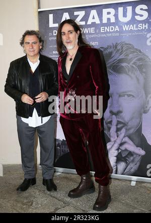 Milano, it. 22nd maggio, 2023. Manuel Agnelli e Walter Malosti presentano la commedia Lazarus di David Bowie ed Elda Walsh al piccolo Teatro di Milano Credit: Independent Photo Agency/Alamy Live News Foto Stock