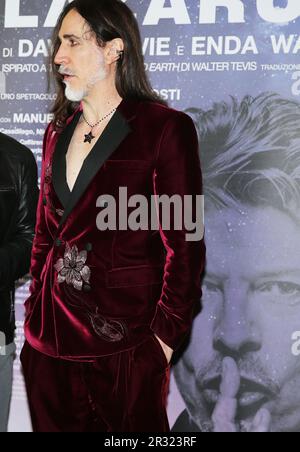 Milano, IT. 22nd maggio, 2023. Manuel Agnelli e Walter Malosti presentano la commedia Lazarus di David Bowie ed Elda Walsh al piccolo Teatro di Milano Credit: Independent Photo Agency/Alamy Live News Foto Stock