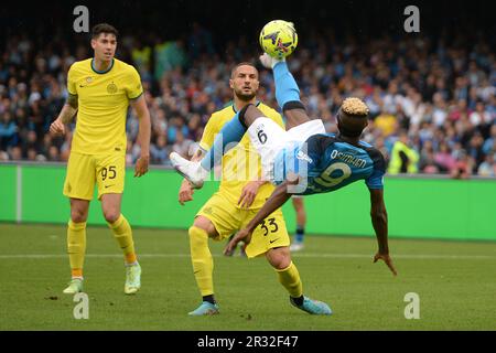 Napoli, Italia. 21st maggio, 2023. Edin Dzeko del FC Internazionale in azione durante la Serie A match tra SSC Napoli vs FC Internazionale a Diego Armando Maradona il 21 maggio 2023 a Napoli. (Foto di Agostino Gemito/Pacific Press/Sipa USA) Credit: Sipa USA/Alamy Live News Foto Stock