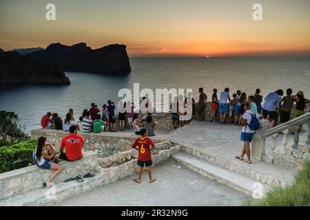 Atardecer en el faro de Formentor,proyectado por Emili Pou en 1927, cabo de Formentor, Pollença,Mallorca, Islas Baleares, Spagna, Europa. Foto Stock