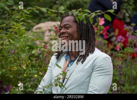 Royal Hospital Chelsea, Londra, Regno Unito. 22nd maggio, 2023. Presentatore TV Ade Adepitan a RHS Chelsea. Credit: Malcolm Park/Alamy Live News Foto Stock