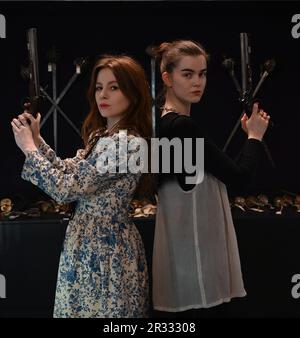 Le attrazioni includono Un raro Oakley 1854 Penny Coin : stima € 500-800 .Un raro composito tedesco Maximilian Full Armour .circa 1520 stima € 60,000-80.000 , Una coppia di pistole Flintlock Single-Trigger Over-and-Under a 22 fori, stima £18.000-22.000, una stima estremamente rara Flintlock Single-Trigger Over-and-Under Pistol a 33 fori £15,000-18.000, Una coppia di pistole Flintlock Duelling a 40 fori stima £12,000-1500, una stima Gotica di 15 15th-bore fine 12.000 16-15.000 € 6,000-8000 ... Foto Stock