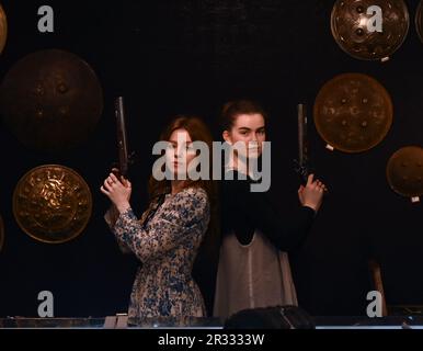 Le attrazioni includono Un raro Oakley 1854 Penny Coin : stima € 500-800 .Un raro composito tedesco Maximilian Full Armour .circa 1520 stima € 60,000-80.000 , Una coppia di pistole Flintlock Single-Trigger Over-and-Under a 22 fori, stima £18.000-22.000, una stima estremamente rara Flintlock Single-Trigger Over-and-Under Pistol a 33 fori £15,000-18.000, Una coppia di pistole Flintlock Duelling a 40 fori stima £12,000-1500, una stima Gotica di 15 15th-bore fine 12.000 16-15.000 € 6,000-8000 ... Foto Stock