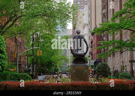 Statua di Edwin Booth fondatore del Players Club a Gramercy Park New York Foto Stock