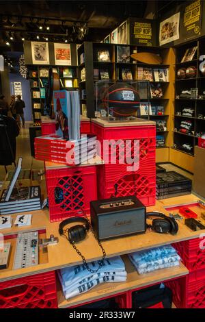 Prodotti inconscio all'hip-hop in vendita presso il negozio di articoli da regalo del Fotografiska Photography Museum a Manhattan, New York Foto Stock