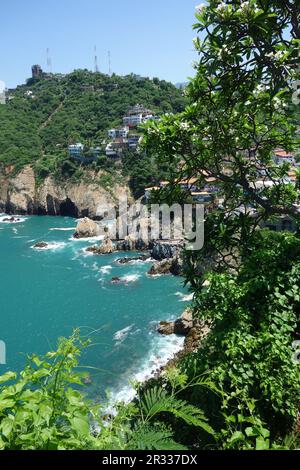 La Quebrada cliff divers in Acapulco, Messico Foto Stock