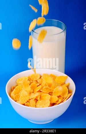 Colazione a base di cornflakes al latte Foto Stock