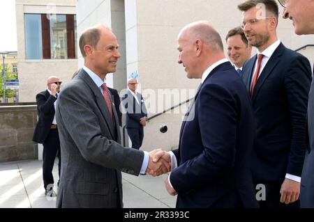 Berlino, Germania. 22nd maggio, 2023. Prinz Edward und Kai Wegner bei der Eintragung ins Goldene Buch von Berlin und der Verleihung des 'The Duke of Edinburgh's International Award' in Deutschland in der James-Simon-Galerie. Berlin, 22.05.2023 Credit: Geisler-Fotopress GmbH/Alamy Live News Foto Stock