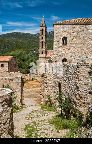 Chiesa di Ayios Spyridion (San Spyridon, 1715) presso il complesso fortificato di Troupakis Mourtzinos nella Vecchia Kardamili, Mani Messeniano, penisola del Peloponneso Grecia Foto Stock