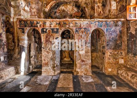 Dipinti del periodo bizantino nella chiesa di Agioi Anargyroi nel villaggio di Koumani, vicino al villaggio di Nomitsi e a Kardamili, penisola del Peloponneso, Grecia Foto Stock