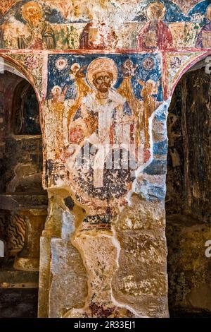 Dipinti del periodo bizantino nella chiesa di Agioi Anargyroi nel villaggio di Koumani, vicino al villaggio di Nomitsi e a Kardamili, penisola del Peloponneso, Grecia Foto Stock