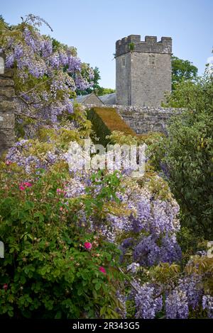 Posti d'ingresso nei giardini del Castello di St Fagans, del Museo Nazionale di Storia di St Fagans, di St Fagans, Cardiff, Galles del Sud Foto Stock