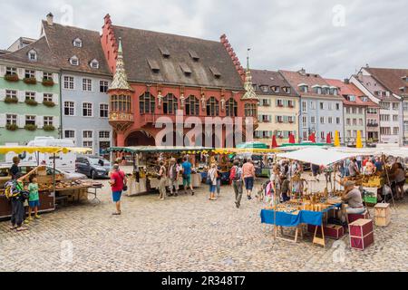 Mercado al aire libre, Münsterplattz, Friburgo de Brisgovia, Germania, Europa. Foto Stock