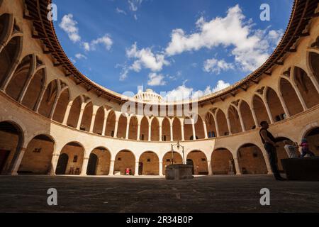 Torre Principale - La torre del homenaje -, Castillo de Bellver -siglo.XIV-, Palma de Mallorca. Mallorca. Islas Baleares. España. Foto Stock