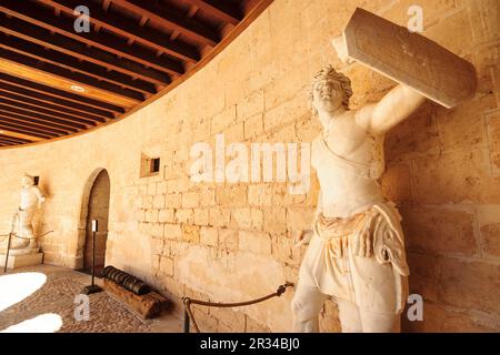 Torre Principale - La torre del homenaje -, Castillo de Bellver -siglo.XIV-, Palma de Mallorca. Mallorca. Islas Baleares. España. Foto Stock