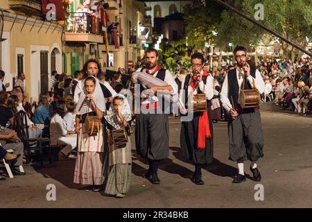 Musicos con traje tradicional, fiestas de la Beata, vinculadas con la beatificación de Sor Caterina Tomàs. Santa Margalida. Mallorca. Islas Baleares. España. Foto Stock