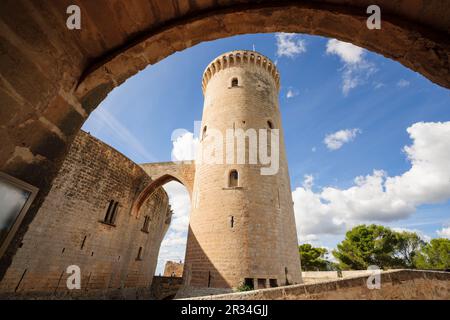 Torre Principale - La torre del homenaje -, Castillo de Bellver -siglo.XIV-, Palma de Mallorca. Mallorca. Islas Baleares. España. Foto Stock