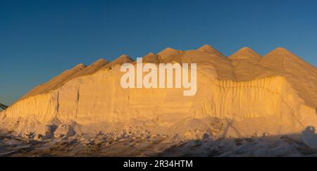 Montagne salate al tramonto, saline di Levante, Salobrar de Campos, Campos del Puerto, Mallorca, Isole baleari, spagna, europa. Foto Stock