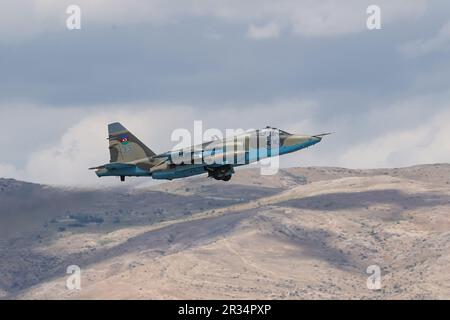 KONYA, TURKIYE - 30 GIUGNO 2022: Aeroporto azerbaigiano di Sukhoi su-25 decollo Frogfoot dall'aeroporto di Konya durante l'esercitazione dell'aeronautica dell'aquila Anatolia Foto Stock