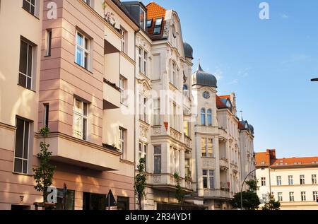 Berlino, Germania. 20th maggio, 2023. 20.05.2023, Berlino. Gli edifici Gruenderzeit con appartamenti sorgono nel quartiere di Steglitz. Credit: Wolfram Steinberg/dpa Credit: Wolfram Steinberg/dpa/Alamy Live News Foto Stock