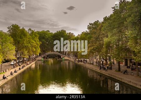 Parigi, Francia, ottobre 2022, vista sul Canal Saint-Martin Foto Stock