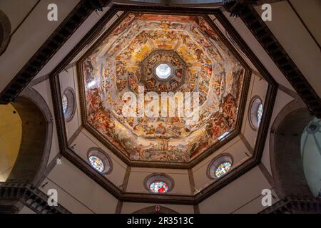 Firenze, Italia - 6 aprile 2022: Dettaglio interno dal Duomo di Firenze, Cattedrale di Santa Maria del Fiore a Firenze. L'edificio era Foto Stock