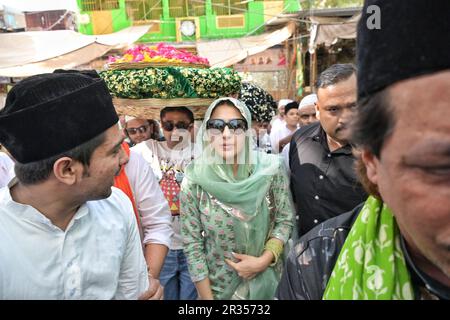 Ajmer, India. 21st maggio, 2023. L'attrice di Bollywood Sara Ali Khan ha visitato Ajmer Sharif Dargah, per cercare benedizioni per il suo prossimo film Zara Hatke Zara Bachke. La commedia romantica è anche protagonista Vicky Kaushal ed è diretta da Laxman Utekar. (Foto di Shaukat Ahmed/Pacific Press) Credit: Pacific Press Media Production Corp./Alamy Live News Foto Stock