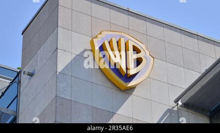 Varsavia, Polonia. 21 maggio 2021. Cartello Warner Bros. Cartello aziendale Warner Bros. Foto Stock