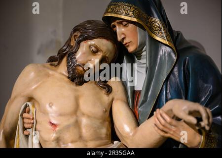 La Pietà – la Vergine Maria che culla il corpo morto di Gesù. Chiesa di nostra Signora del Santo Rosario a Haslau-Maria Ellend, Austria. Foto Stock