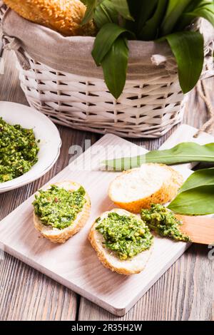 Aglio selvatico pesto Foto Stock