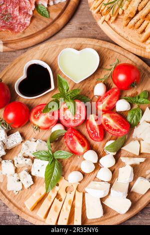 Prosciutto, formaggio e grissini Foto Stock