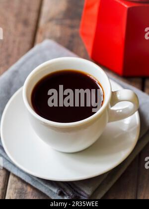 Espresso rooibos rosso in una tazza bianca Foto Stock