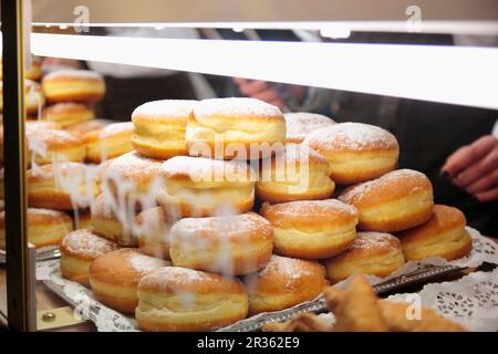 Doughnuts in mostra in una fiera Foto Stock