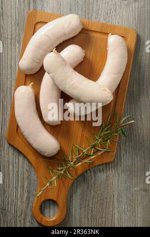 Boudin Blanc (salsiccia bianca francese) su un asse di legno Foto Stock