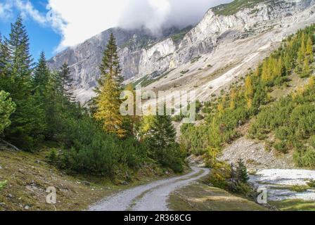 Escursioni a piedi nella Valle di Gleirsch, Monti Karwendel, Tirolo, Austria Foto Stock