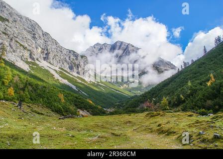 Escursioni a piedi nella Valle di Gleirsch, Monti Karwendel, Tirolo, Austria Foto Stock