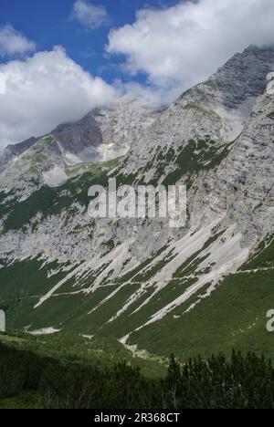 Escursioni a piedi nella Valle di Gleirsch, Monti Karwendel, Tirolo, Austria Foto Stock