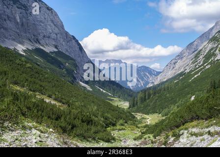 Escursioni a piedi nella Valle di Gleirsch, Monti Karwendel, Tirolo, Austria Foto Stock