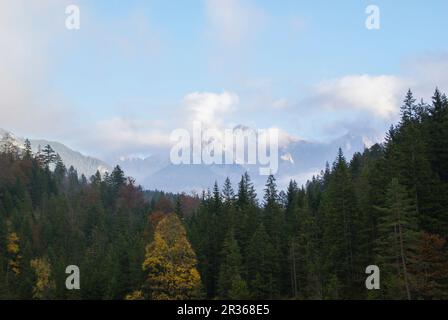 Escursioni a piedi nella Valle di Gleirsch, Monti Karwendel, Tirolo, Austria Foto Stock