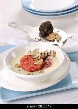 Cotechino in salsa al tartufo (Italia) Foto Stock